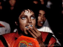 michael-jackson-eating-popcorn