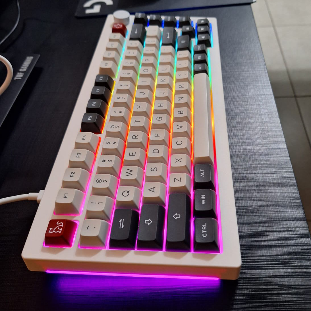 新しいキーボード：Akko 5075 RGB（インプレッションと写真